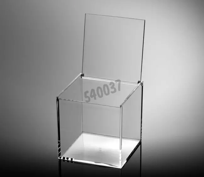Crystal box in transparent PMMA - Dim. Int. L x W x H (mm) : 117 x 117 x  119 